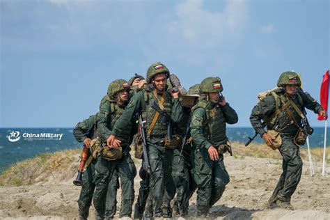 Chinese marines sprint toward the terminal point during Seaborne Assault 2019 - China Military