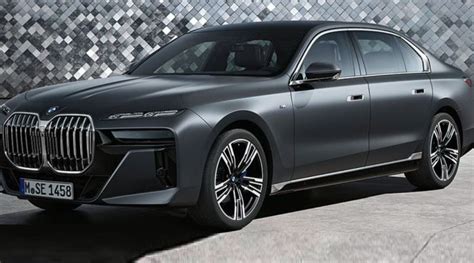 2023 BMW i7 xDRIVE60 BEV four-door sedan Specifications | CarExpert