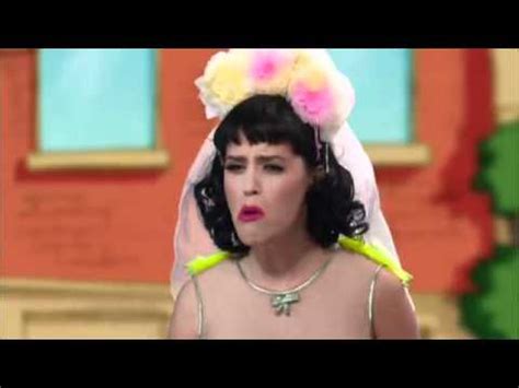 Katy Perry sings -Hot N Cold- with Elmo on Sesame Street - YouTube