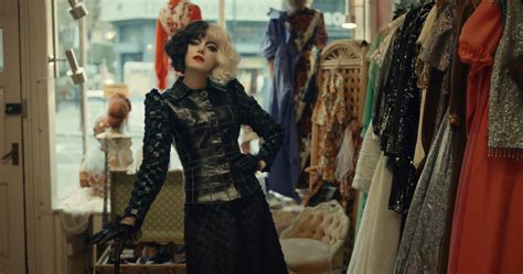 How Cruella’s Costume Designer Turned Emma Stone Into an Impossibly ...