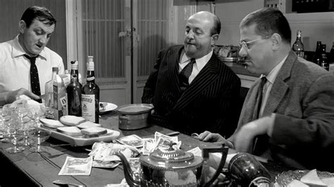 Tontons flingueurs la scène de la cuisine 1er acte - YouTube