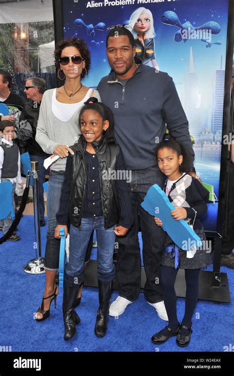 LOS ANGELES, CA. March 22, 2009: Michael Strahan& Nicole Mitchell Murphy (ex-wife of Eddie ...