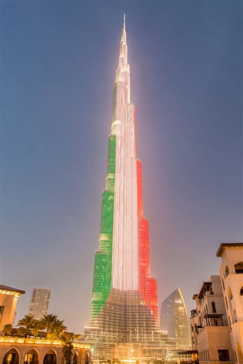 Burj Khalifa Light Show & Dubai Fountain Timings + Where To Get The Best Views!