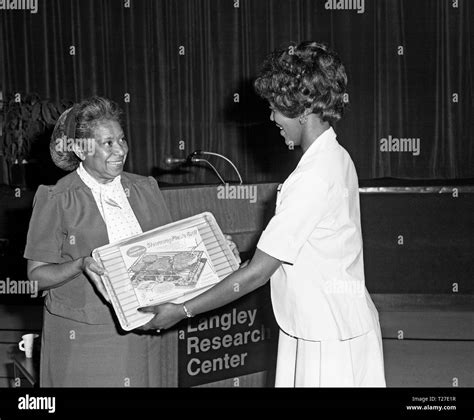 Les femmes du Programme avec Mary Jackson de donner des récompenses. En 1958 Mary Jackson devint ...