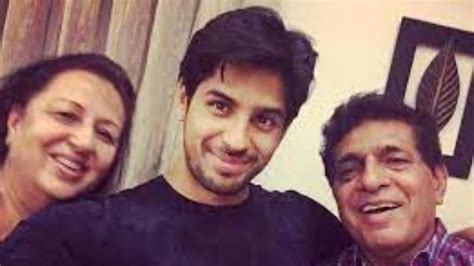 Who is captain Sunil Malhotra father of Sidharth Malhotra, his ...