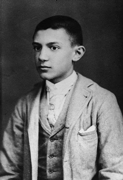 Pablo Picasso at 15 years old. | Retratos, Exposiciones, Personajes famosos