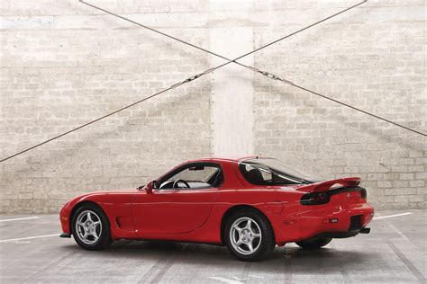 Mazda RX-7 – The Twin-Turbo Rotary Powerhouse