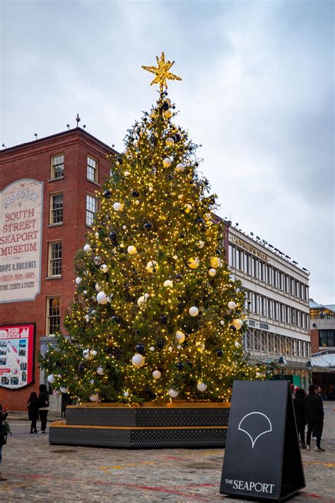 15 EPIC Spots for CHRISTMAS Decorations In New York City