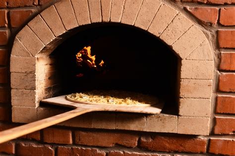 12 Outdoor Pizza Oven Safety Tips to Follow - Boldface News