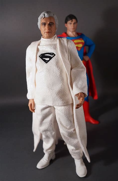 Action Features: Toy Talk Review: Marlon Brando As Jor-El Hot Toys MMS ...