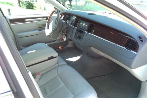 2006 Lincoln Town Car - Interior Pictures - CarGurus