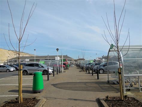 Asda Car Park, Brighton Marina © Paul Gillett cc-by-sa/2.0 :: Geograph ...