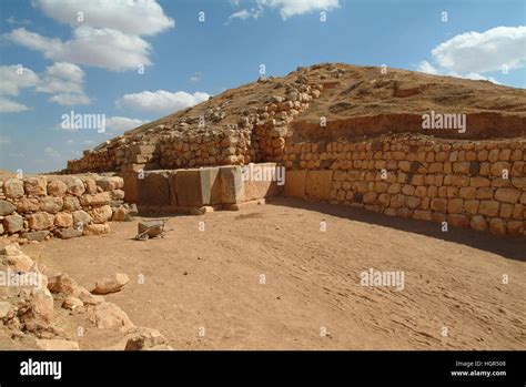 Sirya Ebla archaeological site Stock Photo - Alamy