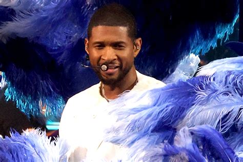 Usher's Backstage Super Bowl Outfit Goes Viral - Newsweek