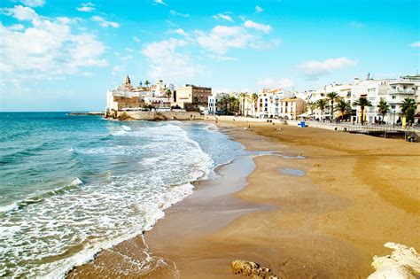 Playas de Sitges: 17 increíbles playas en el Mediterráneo