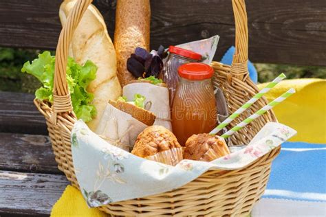 Picnic Basket With Food And Drinks On A Park Bench For Lunch Stock ...