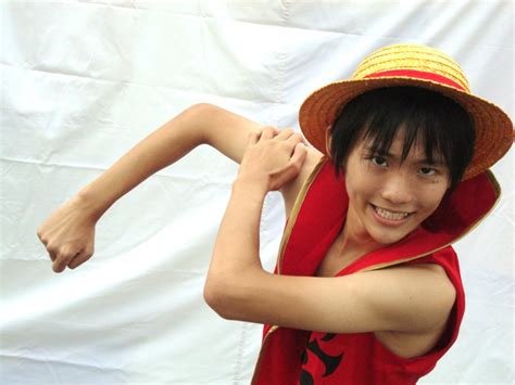 Straw Hat Pirates!: One Piece- Luffy Cosplays