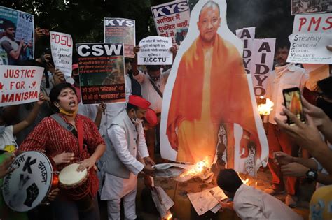 Hathras: Protestors burn Yogi Adityanath’s effigy in Delhi Politics - Media India Group