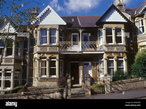 Bath, Somerset, England. Edwardian stone terrace houses with bay ...