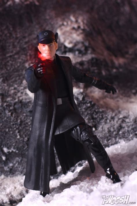 Hasbro: Star Wars The Force Awakens Black Series General Hux – Fwoosh