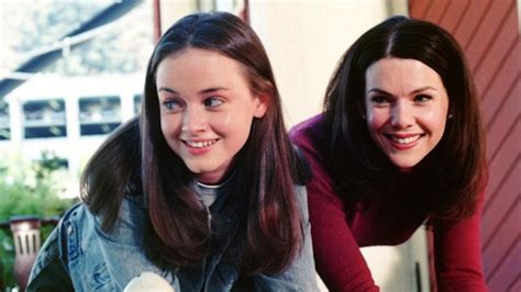 20 ‘Gilmore Girls’ Behind-The-Scenes Facts That'll Make You Say "Oy"