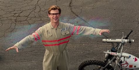 Chris Hemsworth As Kevin In 'Ghostbusters' Steals The Show & He's So Funny It's Almost Unfair