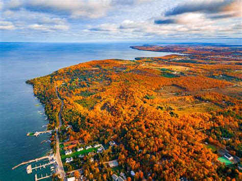 The burst of color during peak fall in Door County, WI [OC] : r ...