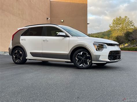 2023 Kia Niro EV Wave Review: A Stylish All-Electric Crossover With A ...