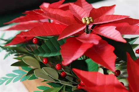 Paper Poinsettia Centerpiece - Finding Time To Create