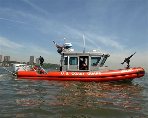 U.S. Coast Guard Patrol Boat, Hudson River, New York City | Flickr