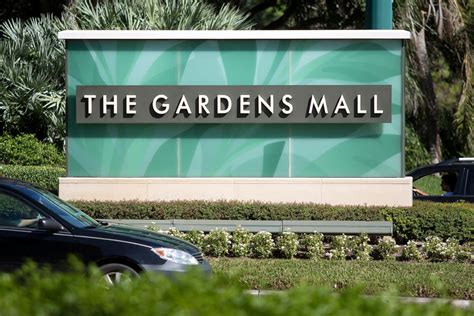 Time to stock up: Gardens Mall hosts back-to-school shopping event for college students