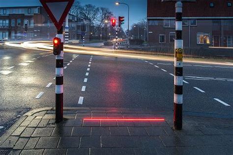 Dutch town installs traffic lights on the ground for texting pedestrians - Curbed