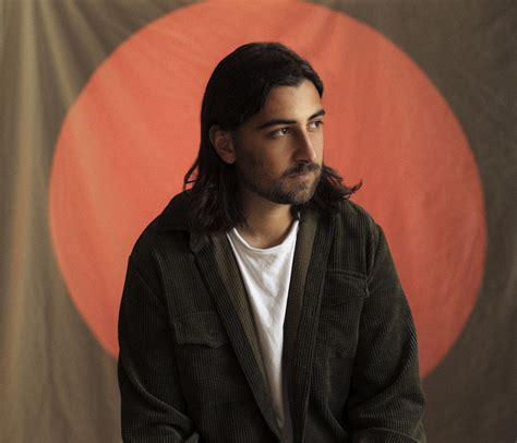 Q&A: Noah Kahan reflects upon his identity in sophomore album ‘I Was / I Am’ - Daily Bruin