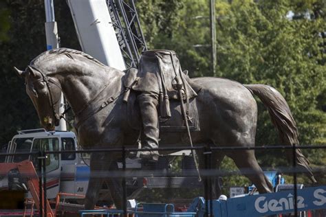 In Pictures: The Last Days of Virginia's Embattled Monument to Robert E ...