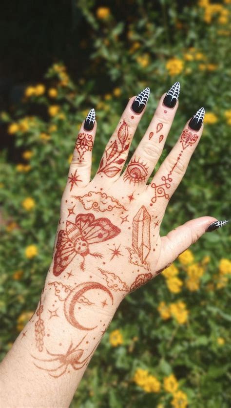 22 Henna Designs Inspired by the Night Sky : Halloween Henna