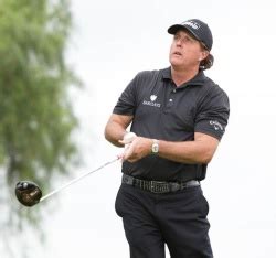 Phil Mickelson resigns with Callaway