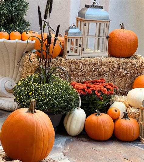 Fall Hay Bale Decorating Ideas: Porch Decor Tips!