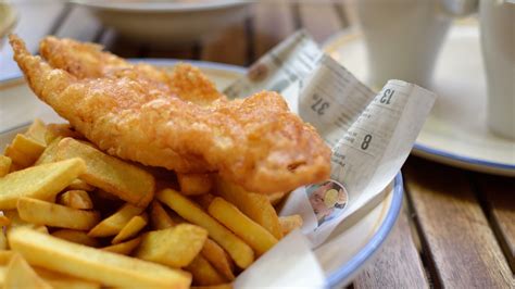 Fish and chips - Få Brødrene Prices opskrift her | Mad | DR