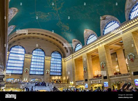 Grand central station ceiling hi-res stock photography and images - Alamy