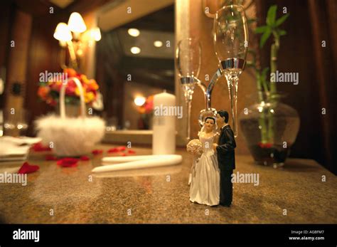 Figurines at the Treasure Island Hotel wedding chapel, Las Vegas, Nevada Stock Photo - Alamy