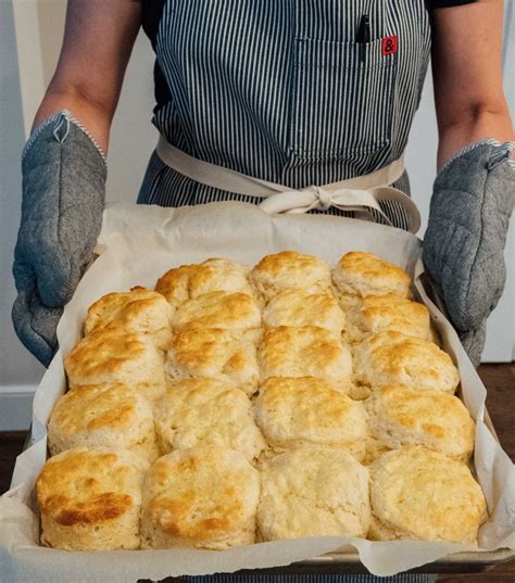 The Most Fluffy and Buttery Biscuits Ever - Easy Buttery, Tender Biscuits | Homemade biscuits ...