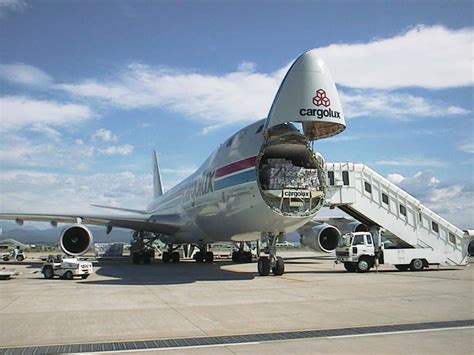 Boeing's Converted Air Cargo Freighters Add 20 More Years Of Life! | Cargo aircraft, Aircraft ...