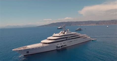 Video: World’s Largest Charter Yacht ECLIPSE Filmed By Drone | YachtCharterFleet