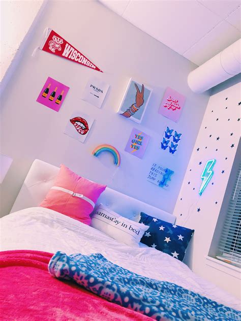 apartment bedroom | Dorm room inspiration, Dorm room essentials, Aesthetic room decor