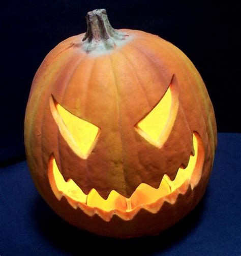 10+ Carving Pumpkin Faces Ideas - DECOOMO