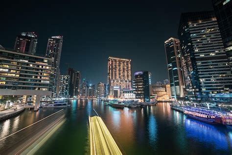 Premium Photo | Dubai marina at night