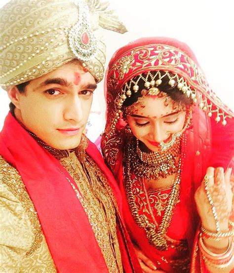 Shivangi Joshi And Mohsin Khan's Romantic PDA Is The Perfect Answer To 'Yeh Rishta Kya Kehlata Hai'