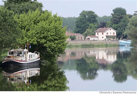 Barging through Burgundy / Quiet rivers and canals lead to its less-traveled corners