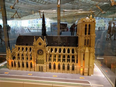 Lego Notre Dame Cathedral in Paris : lego