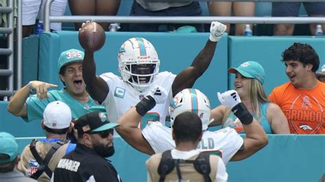 Tyreek Hill phone celebration: Dolphins star pledges to cover suspended ...